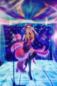 �ڰ�ͬ��ϵ��֮��-Ӣ������